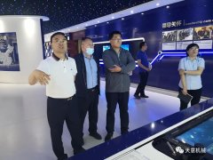 哈爾濱工業大學張教授、于教授蒞臨天意機械就智能焊接技術進行交流指導